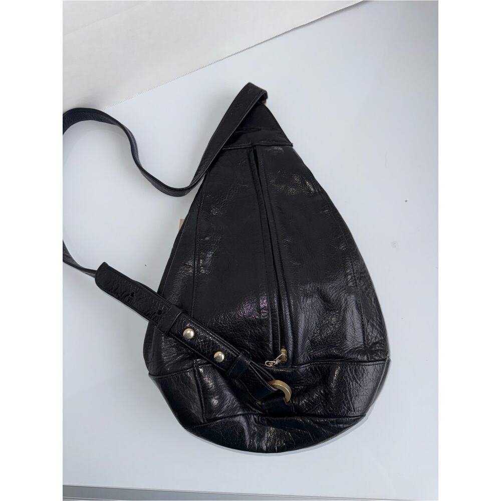 VINTAGE PERLINA black leather triangular sling mini backpack w gold haedwear - Picture 5 of 6
